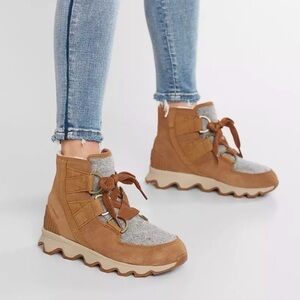 Women’s Sz 9.5 Camel Brown Natural Sorel Kinetic Leather Waterproof Boots